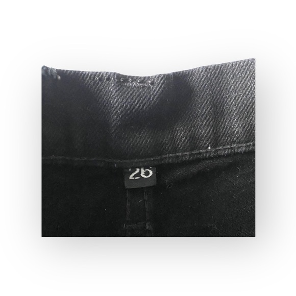 new LF Carmar ❉ Daisy Embroidery Embellished Cut Off Frayed Denim Shorts ❉ Black - Picture 11 of 16